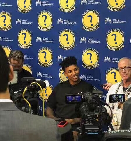 边线方向的 边线方向的